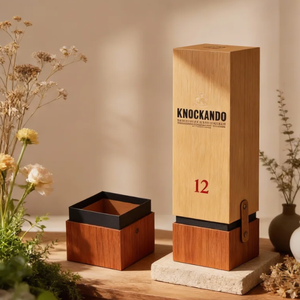 Caja de Regalo de Madera Premium <span class=keywords><strong>Knockando</strong></span> - Hebilla de Cuero con Textura de Madera, Empaque de Whisky Impreso Personalizado para Regalos de Alcohol de Lujo - Product Image 1