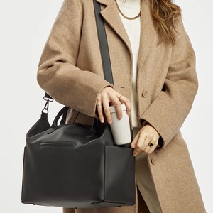 Sac à langer en cuir portable personnalisable de haute qualité, grande capacité, imperméable, multifonctionnel, sac à langer tendance pour maman - Product Image 2