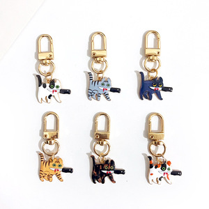 Bán buôn dao cầm sát thủ mèo tag Keychain hợp thời trang và mát mẻ cá tính phim hoạt hình hợp kim dầu nhỏ giọt Mặt dây chuyền nhỏ - Product Image 3