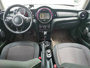 Vente en gros de <span class=keywords><strong>Mini</strong></span> <span class=keywords><strong>Cooper</strong></span> FUN d'<span class=keywords><strong>occasion</strong></span> 2014-2017, haute qualité, style boutique, essence, moteur turbo, conduite à gauche, intérieur clair - Product Image 4