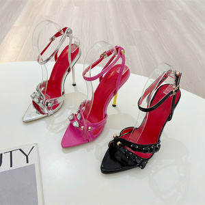 Nouvelles Sandales à Talons Hauts Pointus et Ouverts, Sexy, avec Strass, Rivets et Boucles Métalliques – Collection 2024 - Product Image 3
