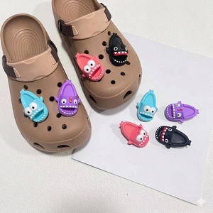 Breloques amusantes en forme de monstre pour sabots, décorations de sandales miniatures de dessin animé DIY, accessoires de sabots en PVC Kawaii pour enfants et femmes, cadeau - Product Image 2