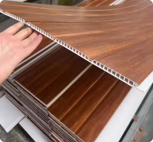 แผ่นฝ้าเพดานพีวีซีทรงสี่เหลี่ยมทันสมัย ขายดี สำหรับการปรับปรุงบ้าน ติดตั้งง่าย แผ่นฝ้าเพดานตกแต่ง - Product Image 4