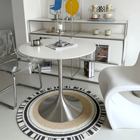 Table à manger ronde en pierre frittée nordique avec base en acier inoxydable en forme de tulipe pour petit appartement