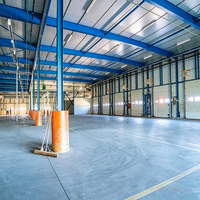 Entrepôt à structure métallique de grande envergure, hangar industriel préfabriqué à portée ultra-large et à plafond clair