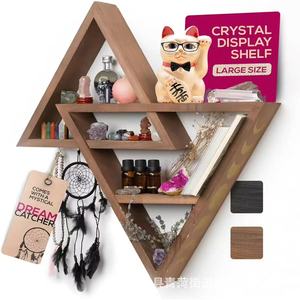 Estante de pared triangular de madera de 3 niveles, estantería de madera maciza para almacenamiento en el hogar, dormitorio o sala de estar - Product Image 1