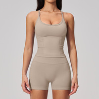 Ensemble de sport athlétique pour femme : Haut de sport à séchage rapide avec coussinet intégré et short slim, idéal pour le fitness quotidien et les activités sportives en extérieur toutes saisons