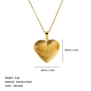 Collier pendentif médaillon cœur en acier inoxydable plaqué or 18 carats avec chaîne longue réglable et compartiment photo rectangulaire, vente en gros - Product Image 6