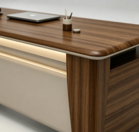 Bureau de direction moderne de luxe en forme de L avec bande lumineuse LED et tiroirs, poste de travail en bois pour PDG avec armoire latérale