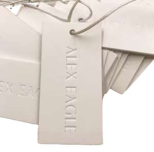 Dropshipping biểu tượng tùy chỉnh dập nổi treo <span class=keywords><strong>tag</strong></span> thiết kế mới giấy may hangtags cho túi xách và giày đặc biệt Quà Tặng giày chuỗi - Product Image 1