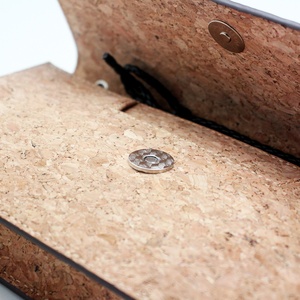 กระเป๋าถือวีแกนแบบกำหนดเองของ Boshiho ทำจากไม้ก๊อก เหมาะสำหรับการเดินทาง ทำธุรกิจ  กระเป๋าถือแบบนุ่มรักษ์โลก ของขวัญสุดพิเศษ - Product Image 4