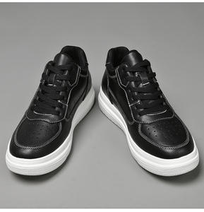 Chaussures en cuir blanches minimalistes avec logo personnalisé, chaussures de mariage pour hommes, baskets décontractées, chaussures élévatrices invisibles augmentant la taille, style de marche - Product Image 3