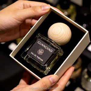 <span class=keywords><strong>Flacon</strong></span> de <span class=keywords><strong>parfum</strong></span> carré en verre de 50 ml de Source Factory, étiquette métallique personnalisée, <span class=keywords><strong>flacon</strong></span> pulvérisateur en verre <span class=keywords><strong>vide</strong></span> <span class=keywords><strong>avec</strong></span> boîte d'emballage de haute qualité - Product Image 3