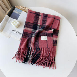 クリスマス赤の長いチェック柄スカーフ & ショール100% アクリル冬スカーフ女性 & 男性用高級お祝いカップルギフトタッセル付き - Product Image 6