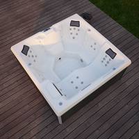 Jacuzzi de luxe autoportant Hydro Massage Bain à remous Spa Baignoire Acrylique Bain à remous extérieur avec lumière de couleur LED