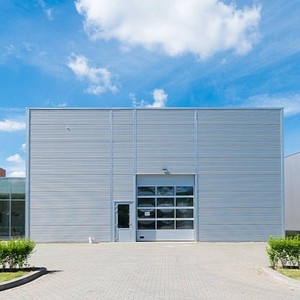 Struttura in Acciaio Q235B, Magazzino Prefabbricato Anti-Uragano e Resistente a Carichi di Neve Personalizzati per Brasile, Argentina, Cile, Sud America - Product Image 1