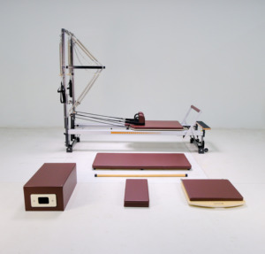Máquina de Pilates Reformer Multifuncional Portátil y Ajustable de Aleación de Aluminio Duradera para Uso Comercial, Torre de Trapecio Medio para Salud - Product Image 3