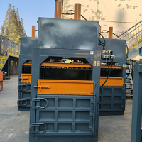 Presse à balles hydraulique verticale pour le recyclage des bouteilles en plastique PET, compression et emballage en balles dans les usines de recyclage