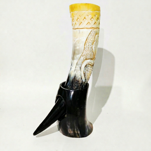 Cuerno Vikingo Artesanal para Beber, Cuerno de Buey Real con Soporte, Grabado Profundo con Runas, Decoración de Bar, Regalo - Product Image 1