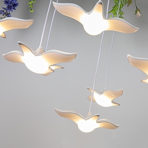 Lámpara Colgante Decorativa con 10 Cabezas de Gaviota, Luz Decorativa de Pájaro Volador Brillante para Decoración de Bodas y Escenarios - Product Image 2