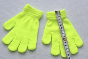 Gants d'hiver tricotés avec impression de logo personnalisé pour enfants, protection des mains, mitaines chaudes en fibre acrylique de couleur unie, gants d'extérieur pour enfants - Product Image 5