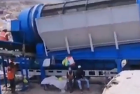 Installation de concassage de roches et de criblage de sable et gravier pour mines et carrières, avec moteur et composants PLC essentiels 60KW 380V, à vendre
