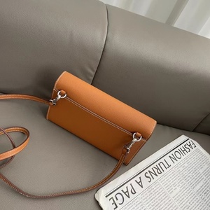 Portefeuille pour <span class=keywords><strong>femme</strong></span> en <span class=keywords><strong>cuir</strong></span> véritable avec logo personnalisable, <span class=keywords><strong>sac</strong></span> à bandoulière pour téléphone portable, <span class=keywords><strong>sac</strong></span> à main pour <span class=keywords><strong>femme</strong></span>, nouveau style, sacs messagers à bandoulière - Product Image 3