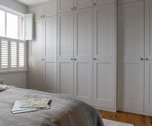 Armoire simple de style nordique, armoire en bois massif de luxe, personnalisable et multifonctionnelle - Product Image 5