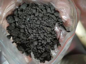 Catalizzatore a base di biossido di manganese, dimensione delle particelle 1-6 mm, agente chimico auxiliare adsorbente per la decomposizione del gas H2O2 - Product Image 1