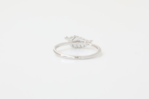 Anillo de Diamantes con Diseño de Hoja Blanca en Oro de 14K, Joyería Fina al por Mayor, Anillo Minimalista Apilable, Fabricante Personalizado de Joyería para Mujer, OEM ODM - Product Image 4