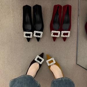 Chaussures pour femmes en velours rouge à talon aiguille haut de gamme françaises, antidérapantes, confortables, style printemps-automne 2025, bout pointu, pour les trajets quotidiens - Product Image 2