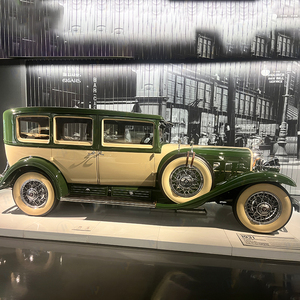 Aménagement du magasin Voiture vintage à collectionner Musée Simulation de qualité Voiture électrique Fabriquée à l'usine Modèle ancien de voiture - Product Image 4