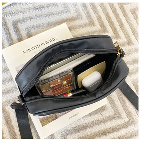 Sac bandoulière matelassé élégant pour appareil photo avec fermeture éclair - <span class=keywords><strong>Nouvelle</strong></span> <span class=keywords><strong>collection</strong></span> 2026 Sac à bandoulière simple pour femme avec compartiment pour téléphone - Product Image 5