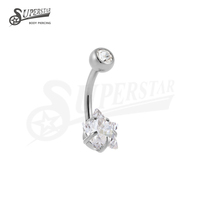 Perhiasan tindik pusar desain bintang CZ bening dengan pengaturan prong berulir dalam, terbuat dari titanium ASTM F136 SUPERSTAR.