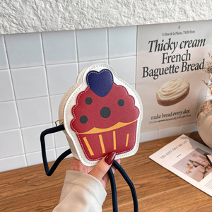 กระเป๋าถือไอศกรีมแฟชั่นสุดสร้างสรรค์สำหรับสาวๆ ปี 2026 น่ารักประดับโบว์ลายการ์ตูนสตรอว์เบอร์รี่ กระเป๋าสะพายข้างผู้หญิงเก๋ไก๋ทันสมัย ทำจากวัสดุ PU ขนาดเล็ก - Product Image 4