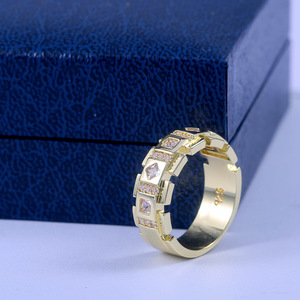 Anello da Donna con Accenti in Pietra Color Oro, Gioiello da Dito alla Moda - Product Image 2