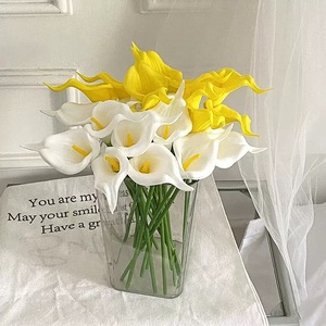 Mini Calla Lily en PU pour décoration <span class=keywords><strong>de</strong></span> mariage et <span class=keywords><strong>de</strong></span> maison, <span class=keywords><strong>fleur</strong></span> artificielle en feutre fait main, accessoires <span class=keywords><strong>de</strong></span> photographie, aménagement paysager extérieur - Product Image 2