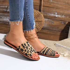Sandales plates en PU pour femmes, légères, tendance, sexy, pour la plage, mode estivale, style Hua Xihua - Product Image 2