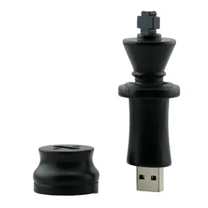 Memoria USB Divertida con Forma de Rey de Ajedrez de Madera - Product Image 1