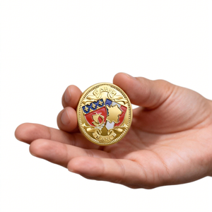 Artisanat métallique de pièces commémoratives dorées de la Tour Eiffel de la <span class=keywords><strong>cathédrale</strong></span> Notre-Dame de Paris, France - Product Image 5