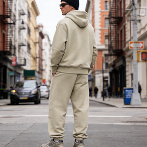 Conjunto de chándal de dos piezas de felpa de lujo personalizado de bajo costo para hombre, estilo holgado y moderno 2026, con sudadera con capucha oversize de hombros caídos y color liso. - Product Image 2