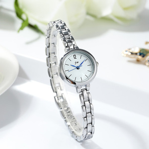 Reloj de cuarzo para mujer, reloj pequeño para mujer, reloj con pulsera de aleación - Product Image 4