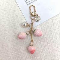 Breloque créative en plastique en forme de fruit, porte-clés, sangle de téléphone, accessoire de sac à dos - Vente en gros disponible, style élégant pour femme de bureau