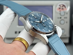 Relojes Mecánicos de Alta Calidad con Diseño Moderno y Función de Calendario - Product Image 4