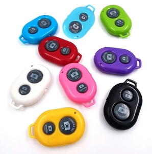 Nouveau bouton de commutation de caméra Bluetooth sans fil universel pour <span class=keywords><strong>téléphone</strong></span> portable <span class=keywords><strong>Télécommande</strong></span> de selfie flexible pour un usage domestique - Product Image 1