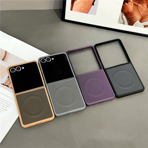 Étui de téléphone antichoc en TPU souple à motif fibre de carbone pour Samsung Galaxy Z Flip 7 6 / Z Fold 7 6 5, coque magnétique Funda - Product Image 1