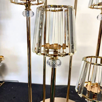Candélabre en métal doré à 6 bras, porte-bougie haut avec abat-jour en acrylique pour la décoration de table de mariage et de fête d'anniversaire