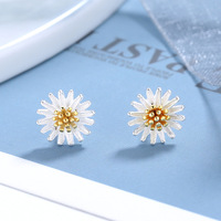 Perhiasan Perak Sterling 925 Motif Daisy Kalung Gelang Cincin Anting Tusuk untuk Wanita Set Perhiasan Krisan Korea Modis Grosir