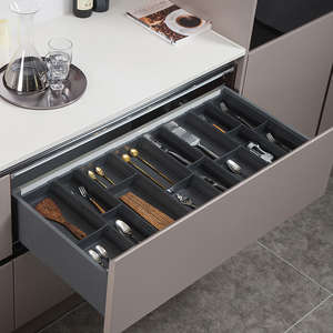 Organizzatore per Utensili da Cucina con Logo Personalizzato, Vassoio Portaposate in ABS con Divisori Regolabili e Telaio in Alluminio - Product Image 2