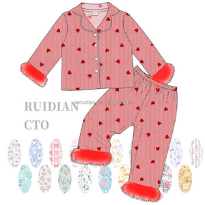 Conjunto de Pijama de Dos Piezas para Niñ<span class=keywords><strong>a</strong></span> Pequeñ<span class=keywords><strong>a</strong></span>, Diseño de San Valentín, Estampado Suave, Ribete Afelpado, Camisa de Manga Larga con Botones y Pantalones, Ropa de Dormir - Product Image 3